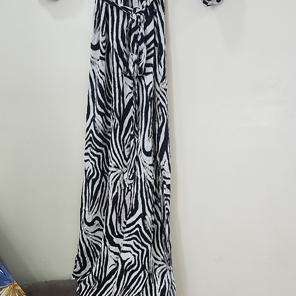 Zebra Print Maxi Dress – Flowy, Elegant & Trendy Opening on One Side - Picture 7 of 11